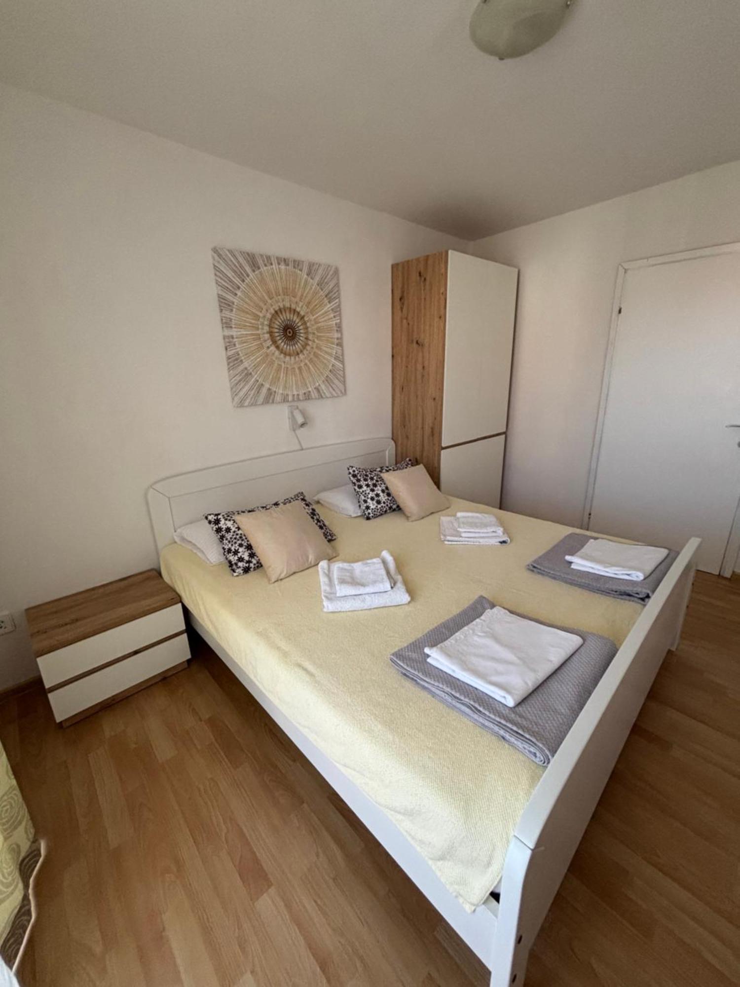 Apartma Ira