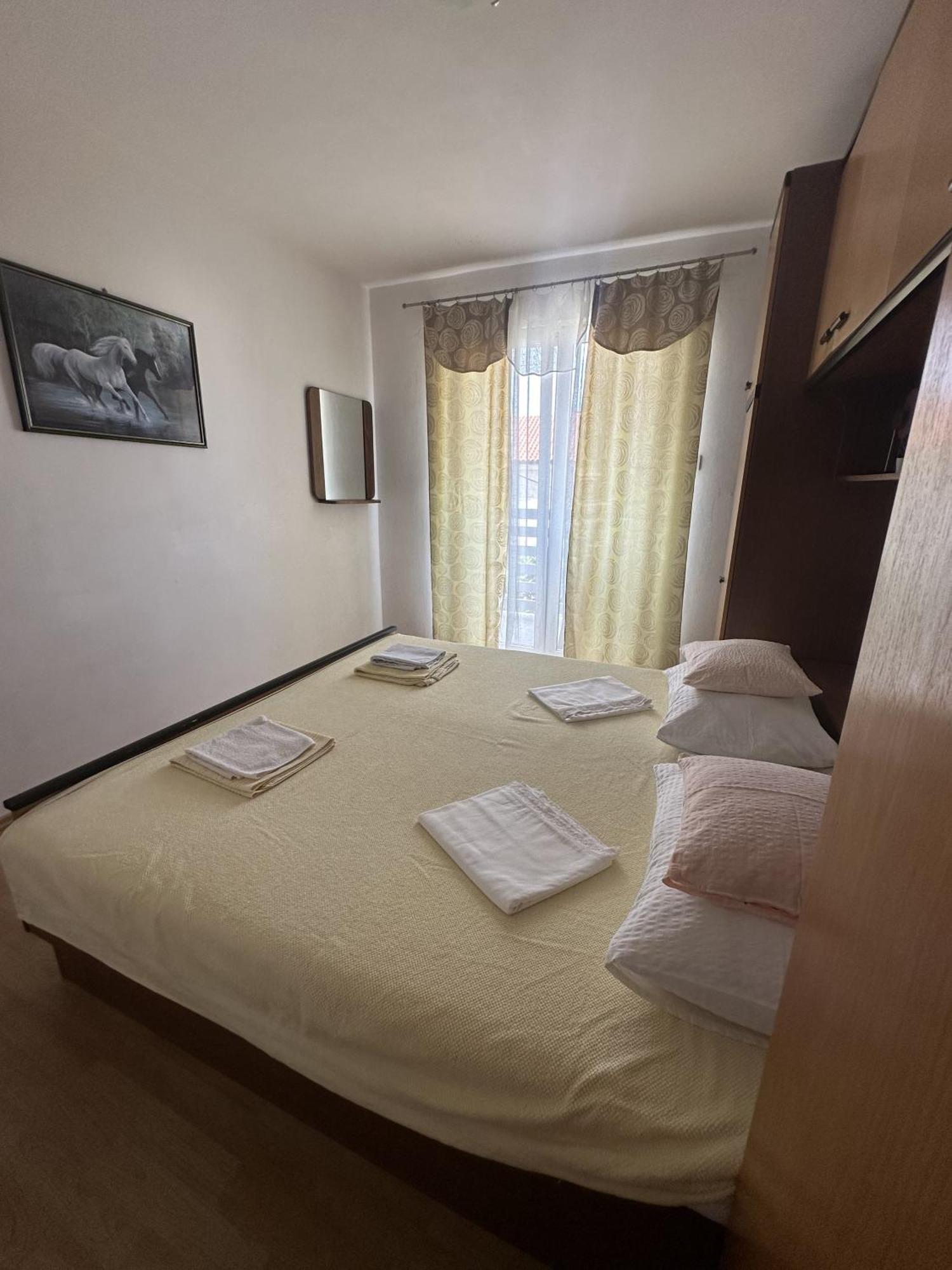 Ira Apartment *